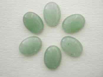 Кабошон Авантюрин зеленый Форма овал Размер:10*14 мм