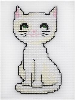 Набор для вышивания на пластиковой канве Hobby & Pro Kids "Белый кот", 6,5 х 13,5 см