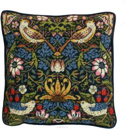 Набор для вышивания подушки Bothy Threads "Клубника", 35,5 x 35,5 см